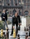 ｜レーマー市場でチェスをする男性