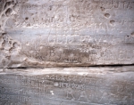 ｜ポセイドン神殿の柱に残るバイロンのサイン