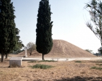 ｜マラトンの戦いで戦没したアテナイ人たちの墳丘墓