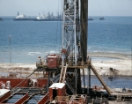 ｜石油輸出専用の港の石油掘削装置