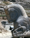 ｜ペルセポリス遺跡、双頭の馬の柱頭装飾（部分）