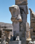 ｜ペルセポリス遺跡、百柱の間の馬頭装飾