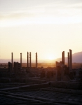 ｜ペルセポリス遺跡、夕暮れのアパダナ（謁見の間）の石柱群