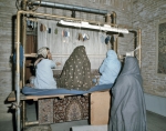 ｜ペルシア絨毯を手織りする職人