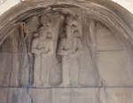 ｜ターク・イ・ブスタン大石窟、「シャープール2世とその息子シャープール3世」