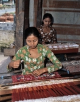 ｜バリ島の伝統的な手織り工房