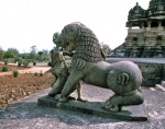 ｜カジュラーホー遺跡、ジャガダンバー寺のシャルドゥーラと呼ばれるライオンに似た神獣の石造