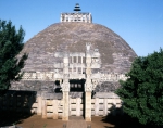 ｜サンチの仏教遺跡、第1ストゥーパと東門
