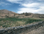 ｜アラヴァリ山地、石積みの壁のある風景