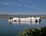 ｜ピチョラ湖に浮かぶレイク・パレス・ホテル