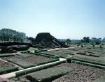 ｜ナーランダの仏教遺跡、上部を失った大仏塔と僧院跡