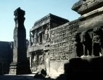 ｜エローラ石窟群、カイラーサナータ寺院の前殿基壇南側浮彫り