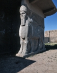 ｜ニムルド遺跡、宮殿入口に立つ「人頭有翼怪獣」