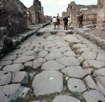 ｜ポンペイ遺跡、典型的なローマ街道