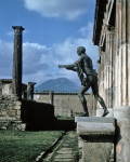 ｜ポンペイ遺跡、アポロ神殿とヴェスヴィオ火山