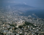 ｜ナポリの町とヴェズヴィオ火山