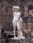 ｜レプティス・マグナの公衆浴場跡にある青年像