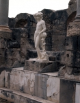 ｜レプティス・マグナの公衆浴場跡にある青年像