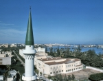 ｜マームード・モスクのミナレットとトリポリ港