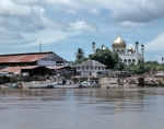 ｜サラワク川とモスク