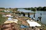 ｜ニジェール川で洗濯する人々