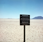 ｜ナミブ砂漠のダイアモンド採掘地帯への侵入禁止を促す警告標識