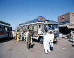 ｜パキスタン北東の小さな村のバス停留所