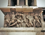 ｜ペルガモンの大祭壇（ゼウスとアテナの大祭壇）のフリーズ部分