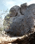 ｜グレート・ジンバブエ遺跡、アクロポリスの巨大な自然石をつないだ囲壁