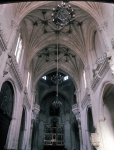 ｜サン・フアン・デ・ロス・レイェス修道院、中央身廊と祭壇