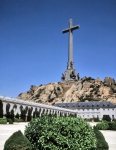 ｜カイドス渓谷（死者の谷）の聖十字の国民記念碑