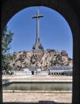 ｜カイドス渓谷（死者の谷）の聖十字の国民記念碑