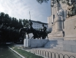 ｜セルヴァンテスとドン・キホーテの記念像