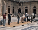 ｜ウマイヤード・モスクで礼拝する信者たち