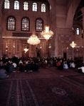｜ウマイヤド・モスクの礼拝に集まる信者たち