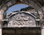 ｜エフェソス遺跡、ハドリアヌス神殿のフリーズ部分