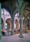 ｜サン＝ドニ大聖堂の側廊と身廊部