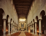 ｜ピストイア大聖堂（サン・ゼーノ大聖堂）の身廊および内陣祭壇部