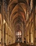 ｜サン・ピエール・エ・サン・ポール大聖堂の身廊内部