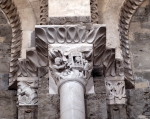 ｜サント＝マドレーヌ大聖堂の内部身廊天井下の柱頭「方舟を作るノアと息子」