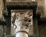 ｜サント＝マドレーヌ大聖堂の内部身廊の柱頭「悪魔の一群」