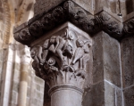 ｜サント＝マドレーヌ大聖堂の内部身廊の柱頭「風（鞴の）」
