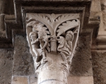 ｜サント＝マドレーヌ大聖堂の内部身廊の柱頭「カインの死」