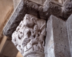 ｜サント＝マドレーヌ大聖堂の内部側廊の柱頭「アブサロムの連れ」
