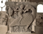 ｜サン・ラザール大聖堂の聖堂僧会堂の内陣旧在の柱頭「人間と鳥の戦い」