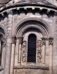 ｜サン・ピエール聖堂の後陣の中央窓の装飾