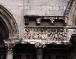 ｜サン・ジル修道院教会の西正面中央扉口「キリストの生涯」の部分
