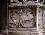｜サン・ジル修道院教会の西正面中央扉口「雄鹿を追うケンタウルス」の部分