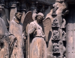 ｜ノートルダム大聖堂（ランス）の西正面扉口の右端に「ランスの微笑」の天使像