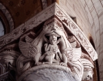 ｜サン・ピエール聖堂の内陣の柱頭「人食い龍」